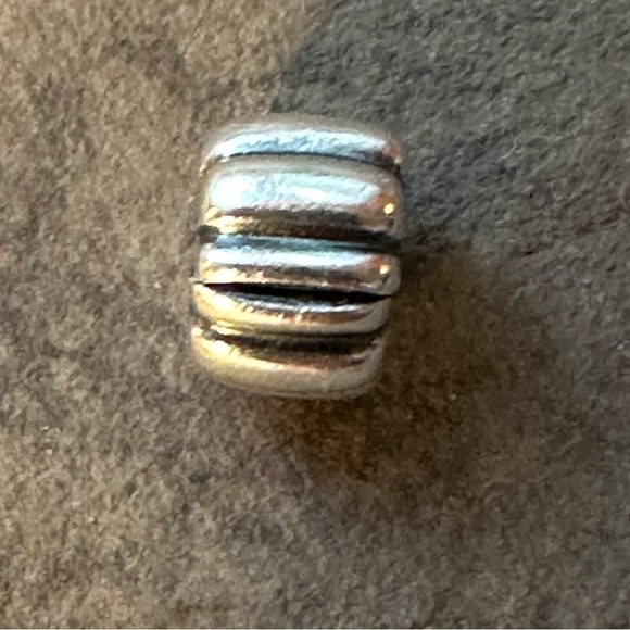 Pandora Silver Grooved Ridges Clip Charm 925 ALE for Pandora Moments Bracelet - Picture 3 of 4